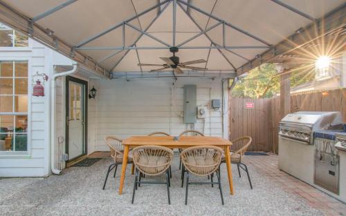 5-BD Grand Getaway Backyard Pool Paradise in 클라인 5-BD Grand Getaway Backyard Pool Paradise in 클라인