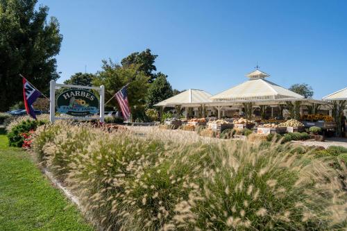 Respite Ranch: Private Pool, Hot Tub, Beach Access in Cutchogue Respite Ranch: Private Pool, Hot Tub, Beach Access in Cutchogue