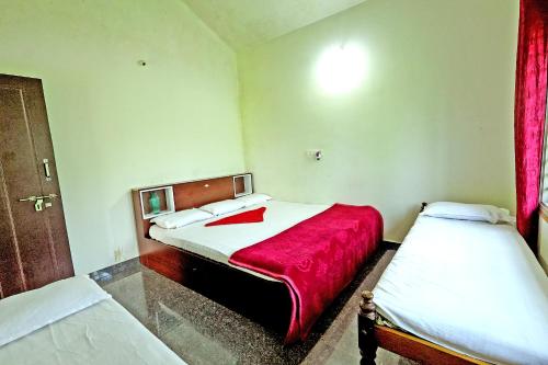 Meera Homestay - 2BH, Estate, Balcony, One Group only in Aladagudde Meera Homestay - 2BH, Estate, Balcony, One Group only in Aladagudde