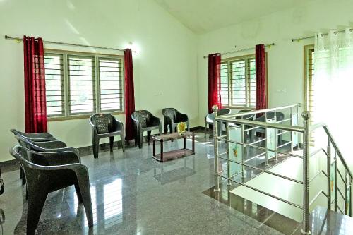 Meera Homestay - 2BH, Estate, Balcony, One Group only in Aladagudde Meera Homestay - 2BH, Estate, Balcony, One Group only in Aladagudde