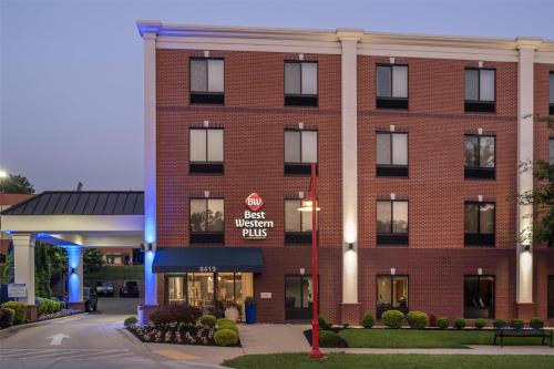 Buitenkant, Best Western Plus College Park Hotel in College Park Buitenkant, Best Western Plus College Park Hotel in College Park