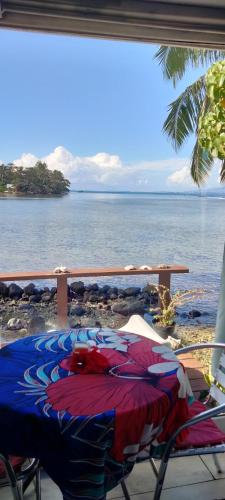 bungalow vue lagon 180 degré, la maison bleue (bungalow vue lagon 180 degre, la maison bleue) in Moorea Island bungalow vue lagon 180 degré, la maison bleue (bungalow vue lagon 180 degre, la maison bleue) in Moorea Island