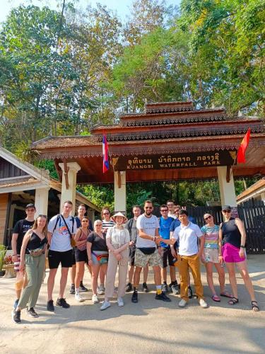 Minivan service in Laos in شارغ فوموك Minivan service in Laos in شارغ فوموك