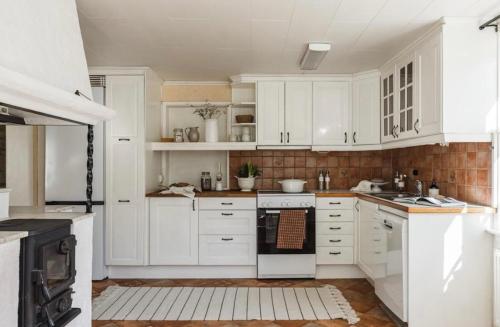 Vallevägen Country Retreat - Private Pond, Fireplace & Nature (Vallevagen Country Retreat - Private Pond, Fireplace & Nature) in Lerdala Vallevägen Country Retreat - Private Pond, Fireplace & Nature (Vallevagen Country Retreat - Private Pond, Fireplace & Nature) in Lerdala