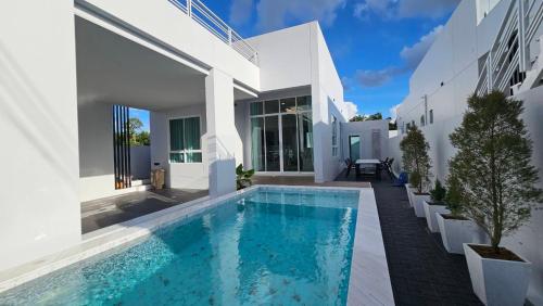 Balcony/terrace, Brandnew 3BDR Pool villa with rooftop near Aonang Beach near Fossil Shell Beach Balcony/terrace, Brandnew 3BDR Pool villa with rooftop near Aonang Beach near Fossil Shell Beach