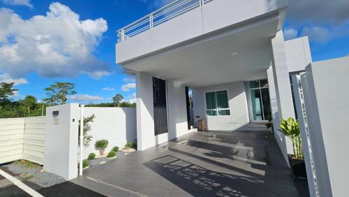 Balcony/terrace, Brandnew 3BDR Pool villa with rooftop near Aonang Beach near Fossil Shell Beach Balcony/terrace, Brandnew 3BDR Pool villa with rooftop near Aonang Beach near Fossil Shell Beach