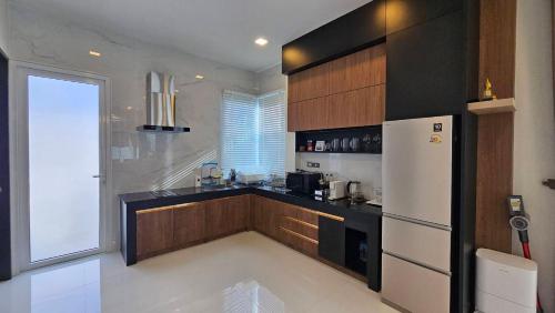 Brandnew 3BDR Pool villa with rooftop near Aonang Beach near Fossil Shell Beach Brandnew 3BDR Pool villa with rooftop near Aonang Beach near Fossil Shell Beach