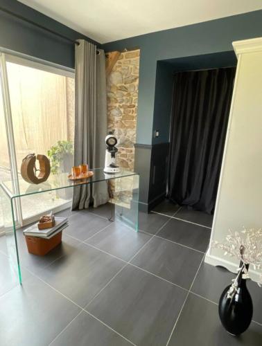 Chambre élégante avec terrasse (Chambre elegante avec terrasse) in Souvigny Chambre élégante avec terrasse (Chambre elegante avec terrasse) in Souvigny