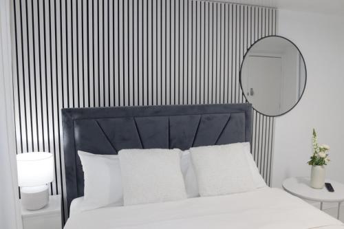 White Cozy Roomzzz in Oldham White Cozy Roomzzz in Oldham