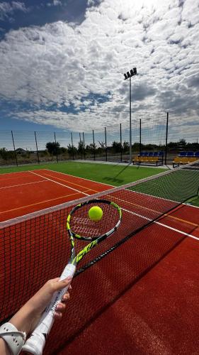 Tennisbaner, Готель VinoGrad 2й корпус (Готель VinoGrad 2и корпус) in Haysyn Tennisbaner, Готель VinoGrad 2й корпус (Готель VinoGrad 2и корпус) in Haysyn