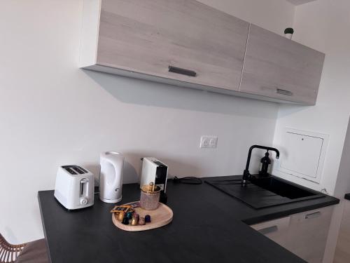 Charmant T2 avec parking privé (Charmant T2 avec parking prive) in Морепас Charmant T2 avec parking privé (Charmant T2 avec parking prive) in Морепас