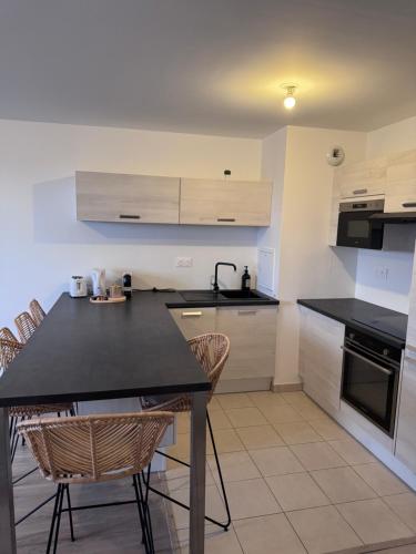 Charmant T2 avec parking privé (Charmant T2 avec parking prive) in Морепас Charmant T2 avec parking privé (Charmant T2 avec parking prive) in Морепас