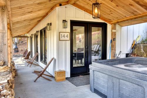 Spa Lake and Mountain - 144 - Chalets du Cordon in Nominingue (QC) Spa Lake and Mountain - 144 - Chalets du Cordon in Nominingue (QC)