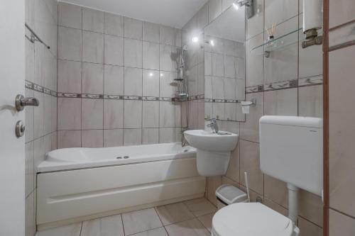 Home Guest - Apartment 7 in มิไฮเอมิเนสกู Home Guest - Apartment 7 in มิไฮเอมิเนสกู