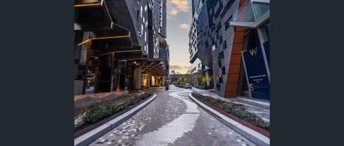 View, 2-Bedroom Apartment in Melbourne CBD with Balcony, Pool & Gym Access in Macleod View, 2-Bedroom Apartment in Melbourne CBD with Balcony, Pool & Gym Access in Macleod