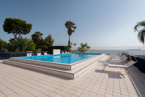 Swimming pool, Hotel Delfino Taranto in Taranto Swimming pool, Hotel Delfino Taranto in Taranto