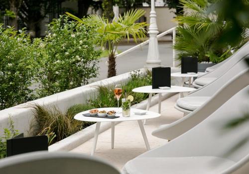 Restaurant, Hotel Barriere le Grand Hotel Enghien-les-Bains in Enghien-les-Bains Restaurant, Hotel Barriere le Grand Hotel Enghien-les-Bains in Enghien-les-Bains