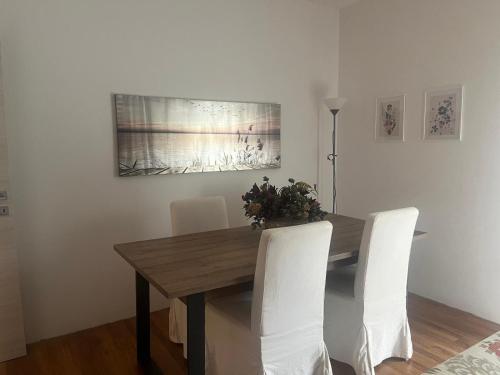 Home to Rosy in مارسالا Home to Rosy in مارسالا