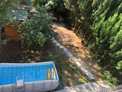 Jacuzzi avec vue sur la riviere l'Yerres in Yerres Jacuzzi avec vue sur la riviere l'Yerres in Yerres