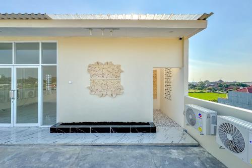 Exterior view, Urbanview Olive Near Graha Saba Buana Surakarta near Balekambang Park Exterior view, Urbanview Olive Near Graha Saba Buana Surakarta near Balekambang Park