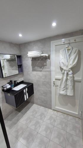Bathroom, Privet Pool Chalet with Breakfast in Sinadil Bathroom, Privet Pool Chalet with Breakfast in Sinadil