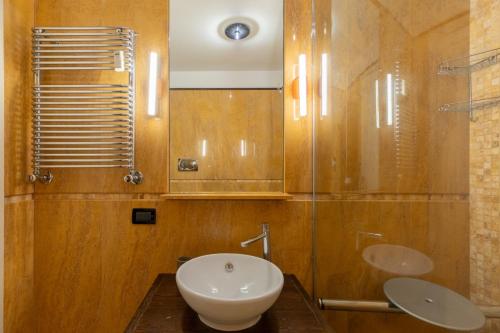 Bathroom, Celeste Retreat al Pantheon - Homkeey Apartments in Rione Monti Bathroom, Celeste Retreat al Pantheon - Homkeey Apartments in Rione Monti