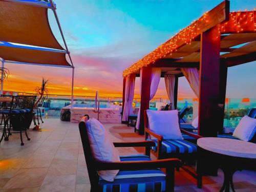 Swimming pool, Hotel HBlue Centro in La Paz Swimming pool, Hotel HBlue Centro in La Paz