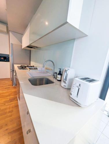 2BR City Escape-Stunning Views-Walk to Everything in Macleod 2BR City Escape-Stunning Views-Walk to Everything in Macleod