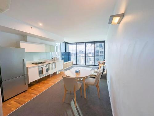2BR City Escape-Stunning Views-Walk to Everything in Macleod 2BR City Escape-Stunning Views-Walk to Everything in Macleod