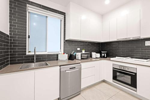 Cozy Double Room in Kensington - Walk to UNSW Easy CBD Access -External Kitchen or Bathroom Access in เซตแลนด์ Cozy Double Room in Kensington - Walk to UNSW Easy CBD Access -External Kitchen or Bathroom Access in เซตแลนด์