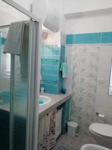 Baño, Casa Mimosa - Appartamento con giardino a 50 mt dal mare in Furnari Baño, Casa Mimosa - Appartamento con giardino a 50 mt dal mare in Furnari