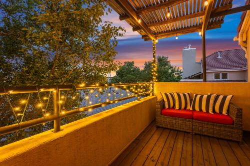 Heart Of Cherry Creek Group Retreat Hot Tub in 櫻桃灣 Heart Of Cherry Creek Group Retreat Hot Tub in 櫻桃灣