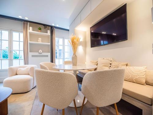 Facilities, Elegant apartment - 2BR-6P - Notre Dame Cathedral in Paris Facilities, Elegant apartment - 2BR-6P - Notre Dame Cathedral in Paris