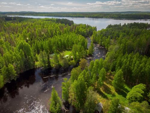 Вид, Riverfront Retreat Willa Taimen with wooden sauna & wild nature in Міккелі Вид, Riverfront Retreat Willa Taimen with wooden sauna & wild nature in Міккелі