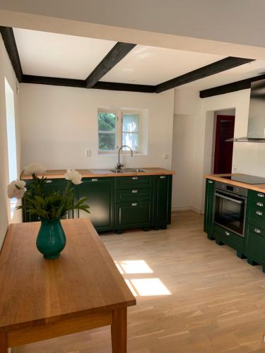 Kitchen, Charming holiday home in the middle of Kivik in Kivik Kitchen, Charming holiday home in the middle of Kivik in Kivik