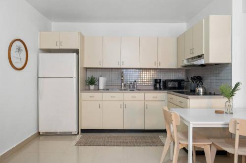 Isla Verde Retreats - 2 Stylish Homes by the Ocean in Loiza Isla Verde Retreats - 2 Stylish Homes by the Ocean in Loiza