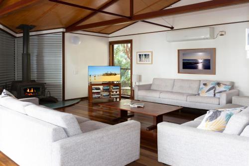 One of Fraser's best houses in Coral Bay One of Fraser's best houses in Coral Bay