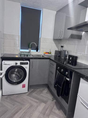 The Triplex 1 Wolverhampton 4 Bed Free Parking WIFI in Heath Town The Triplex 1 Wolverhampton 4 Bed Free Parking WIFI in Heath Town