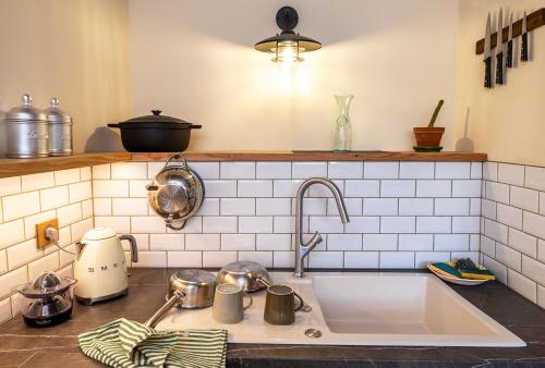 Sweet Home 119 spa privé (Sweet Home 119 spa prive) in Château-Ville-Vieille Sweet Home 119 spa privé (Sweet Home 119 spa prive) in Château-Ville-Vieille