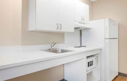 Kitchen, Extended Stay America Suites - San Diego - Mission Valley - Stadium in Miramar / Kearny Mesa Kitchen, Extended Stay America Suites - San Diego - Mission Valley - Stadium in Miramar / Kearny Mesa