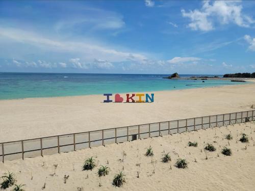 ハイ沖縄金武店トイレお風呂共用 プレオープン中駐車場有 ペット同伴可能長期滞在可能2025年10月より車貸し出しサービス有希望であればお申し付けください in Kin ハイ沖縄金武店トイレお風呂共用 プレオープン中駐車場有 ペット同伴可能長期滞在可能2025年10月より車貸し出しサービス有希望であればお申し付けください in Kin