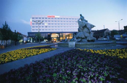 Entrada, IntercityHotel Schwerin in Schwerin City Center Entrada, IntercityHotel Schwerin in Schwerin City Center