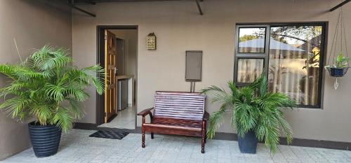 Miláns Bed and Breakfast (Milans Bed and Breakfast) in Katima Mullo Miláns Bed and Breakfast (Milans Bed and Breakfast) in Katima Mullo