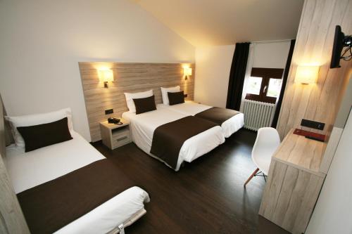Hotel Pyrenees in Andorra La Vella Hotel Pyrenees in Andorra La Vella