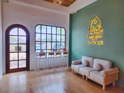 Baan U Sabai Poshtel (บ้านอยู่สบาย พอสเทล) in Manorom Baan U Sabai Poshtel (บ้านอยู่สบาย พอสเทล) in Manorom