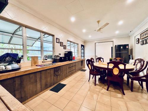 Regent Event & Leisure near Birch Emlékmű Toronyóra Regent Event & Leisure near Birch Emlékmű Toronyóra