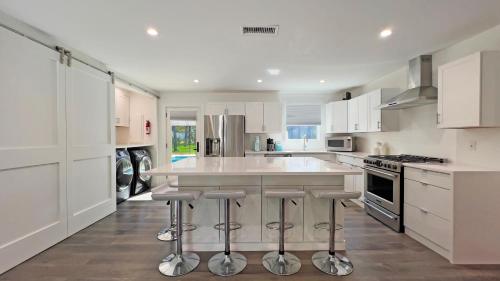 Newly Listed Cottage Retreat in Sacred Oaks Newly Listed Cottage Retreat in Sacred Oaks