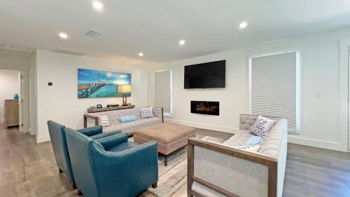 Newly Listed Cottage Retreat in Sacred Oaks Newly Listed Cottage Retreat in Sacred Oaks