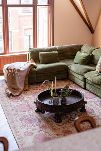 Luxurious vintage loft near city center in Binnenstad-West Luxurious vintage loft near city center in Binnenstad-West