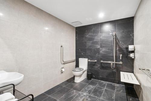 Bathroom, BURS18 - Luxury Accessible Apartment in Burswood Bathroom, BURS18 - Luxury Accessible Apartment in Burswood